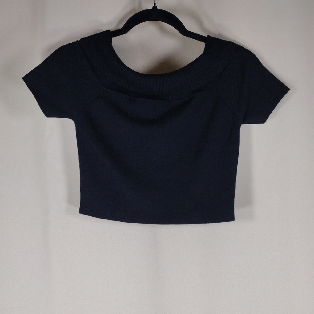 Forever 21 Black Short Sleeve Casual Summer Cali Light Crop Top Women's Shirt